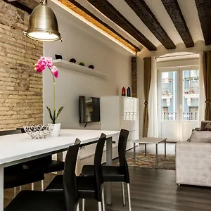 Welcoming Old Town Apartment